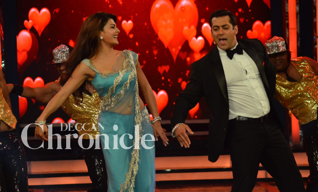 The two who have an amazing chemistry on-screen share a brilliant equation off-screen too.
The two who have an amazing chemistry on-screen share a brilliant equation off-screen too.